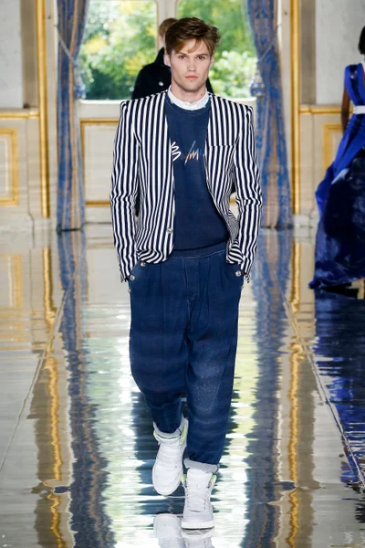Look 22